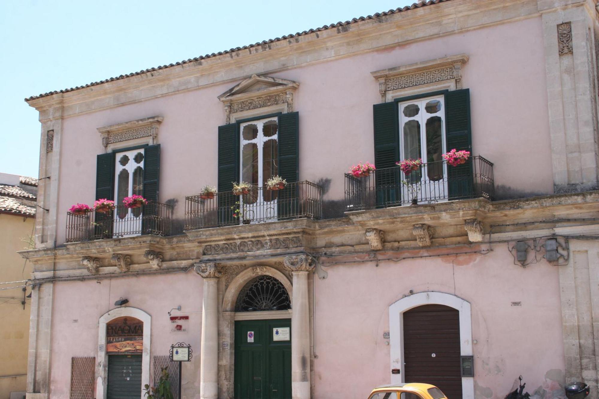 Palazzo Il Cavaliere B&B De Charme Модика Экстерьер фото