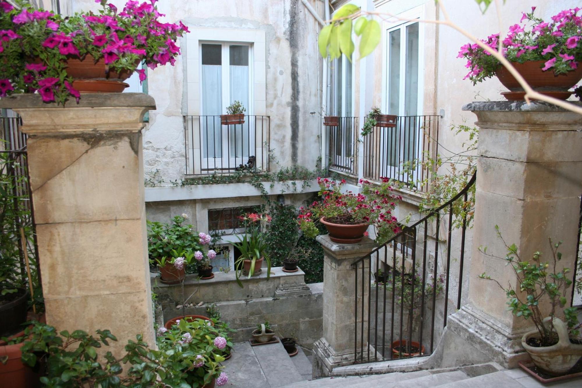Palazzo Il Cavaliere B&B De Charme Модика Экстерьер фото