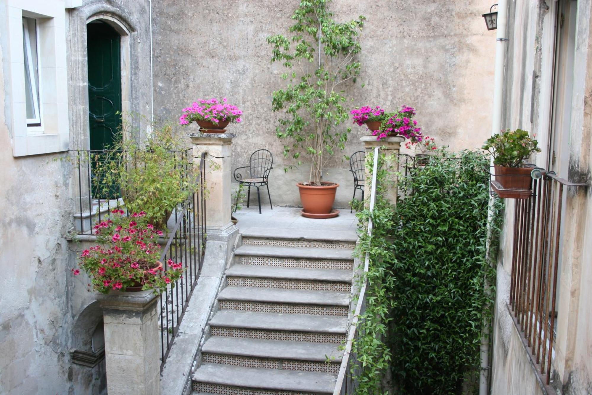 Palazzo Il Cavaliere B&B De Charme Модика Экстерьер фото